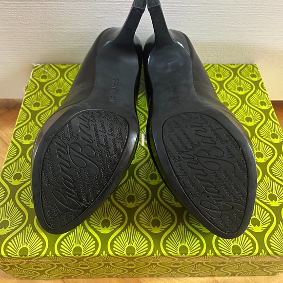Gianni Bini Black Leather Platform Heels - Picture 4 of 5